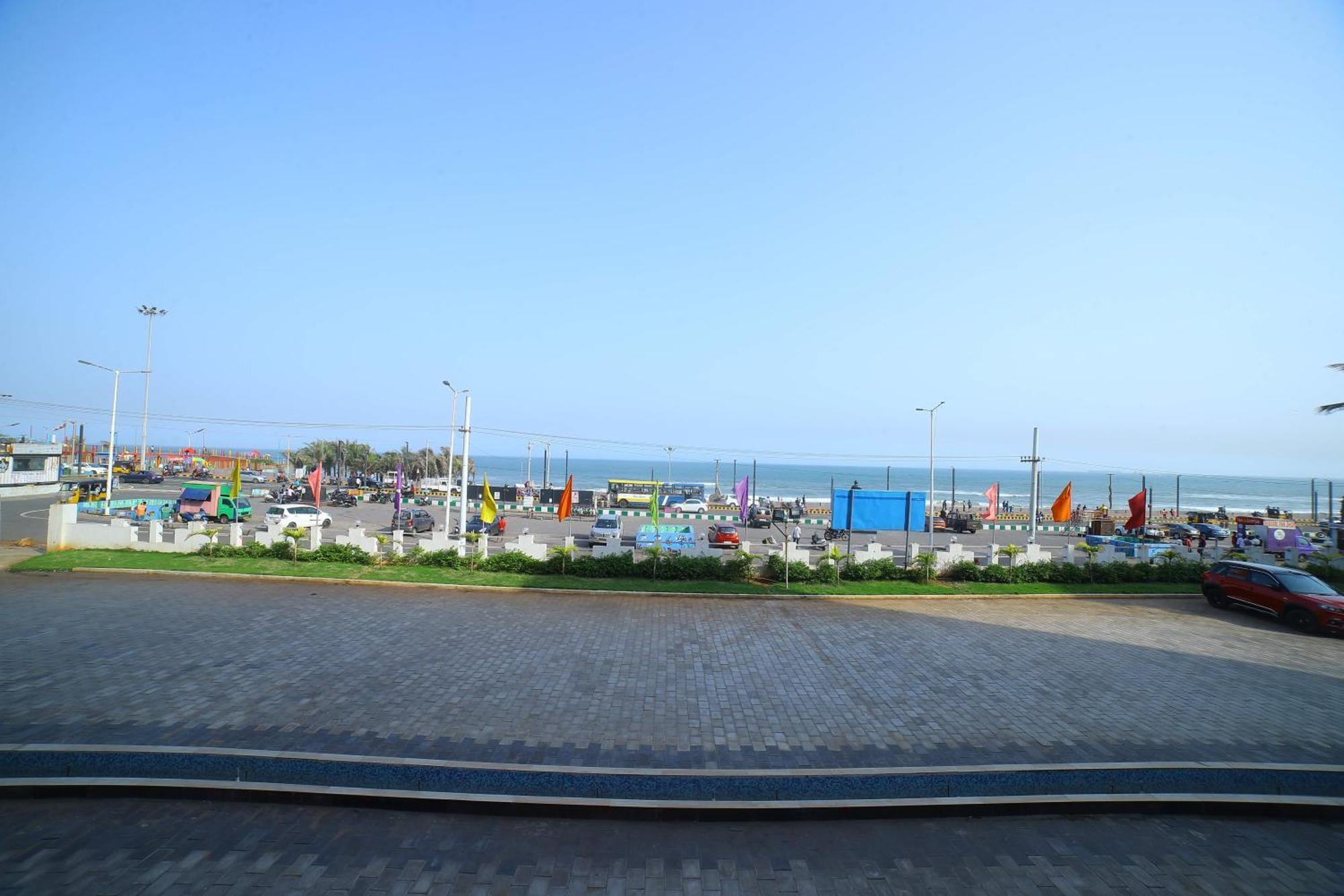 Bay View Hotel Vizag Visakhapatnam Exterior foto